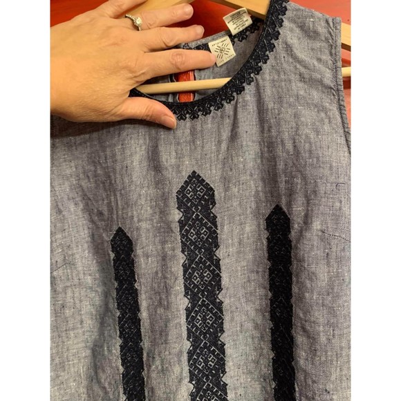 Artisan NY Sze 4 100% Linen Blue Embroidered Chambray Denim Not a Spot on IT EUC - Picture 2 of 3